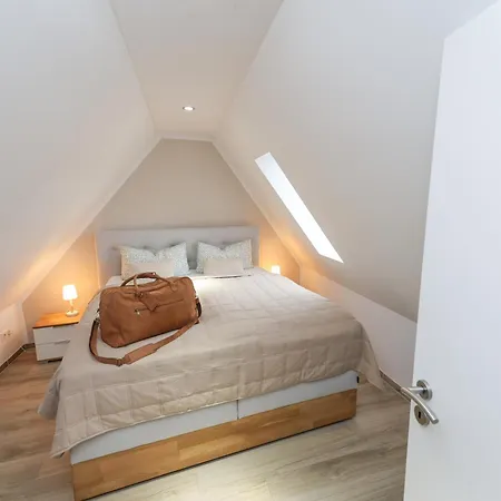 Weinquartier Weingarten Dachloft, 90 Qm, Altstadt, Kueche, 3 Schlafzimmer, Dachterrasse