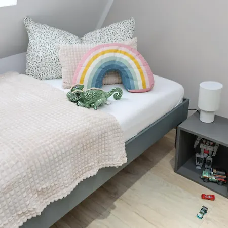 Weinquartier Weingarten Dachloft, 90 Qm, Altstadt, Kueche, 3 Schlafzimmer, Dachterrasse Appartement *