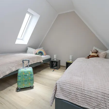 Weinquartier Weingarten Dachloft, 90 Qm, Altstadt, Kueche, 3 Schlafzimmer, Dachterrasse Naumburg (Saale)