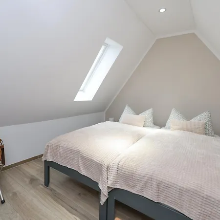 Weinquartier Weingarten Dachloft, 90 Qm, Altstadt, Kueche, 3 Schlafzimmer, Dachterrasse Appartement *