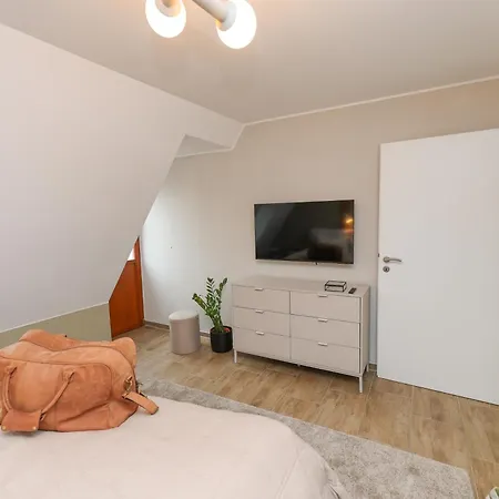 Appartement Weinquartier Weingarten Dachloft, 90 Qm, Altstadt, Kueche, 3 Schlafzimmer, Dachterrasse