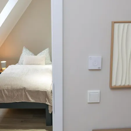 Weinquartier Weingarten Dachloft, 90 Qm, Altstadt, Kueche, 3 Schlafzimmer, Dachterrasse * Naumburg (Saale)