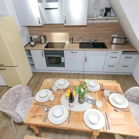 Weinquartier Weingarten Dachloft, 90 Qm, Altstadt, Kueche, 3 Schlafzimmer, Dachterrasse *
