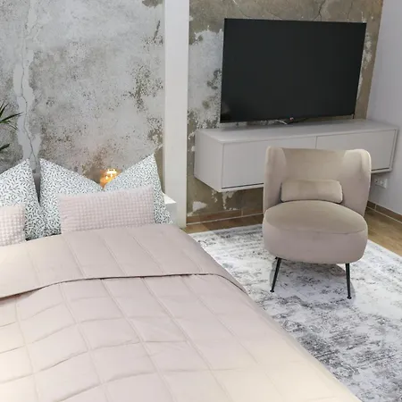 Weinquartier Weingarten Dachloft, 90 Qm, Altstadt, Kueche, 3 Schlafzimmer, Dachterrasse * Naumburg (Saale)