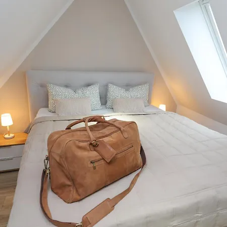 Appartement Weinquartier Weingarten Dachloft, 90 Qm, Altstadt, Kueche, 3 Schlafzimmer, Dachterrasse *