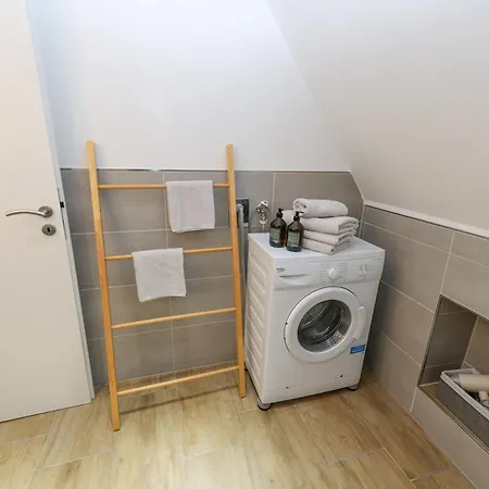 Appartement Weinquartier Weingarten Dachloft, 90 Qm, Altstadt, Kueche, 3 Schlafzimmer, Dachterrasse *