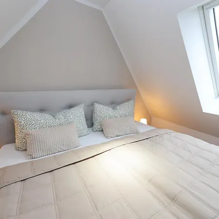 Weinquartier Weingarten Dachloft, 90 Qm, Altstadt, Kueche, 3 Schlafzimmer, Dachterrasse * Naumburg (Saale)