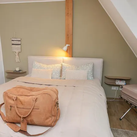 Weinquartier Weingarten Dachloft, 90 Qm, Altstadt, Kueche, 3 Schlafzimmer, Dachterrasse *