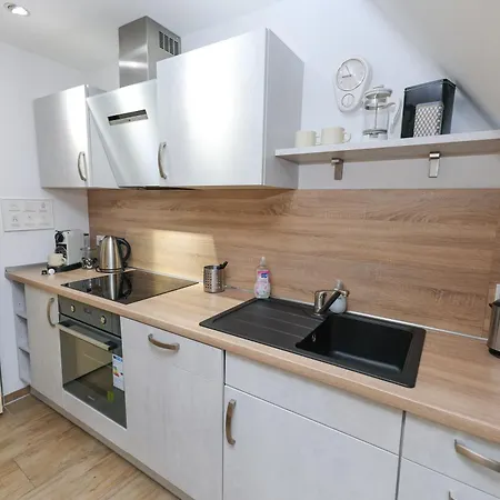 Weinquartier Weingarten Dachloft, 90 Qm, Altstadt, Kueche, 3 Schlafzimmer, Dachterrasse * Naumburg (Saale)