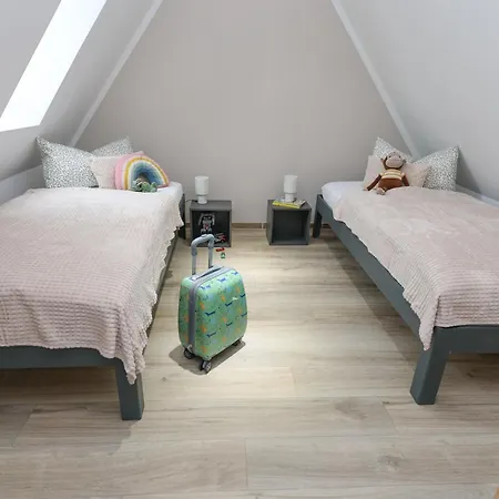 Weinquartier Weingarten Dachloft, 90 Qm, Altstadt, Kueche, 3 Schlafzimmer, Dachterrasse * Naumburg (Saale)