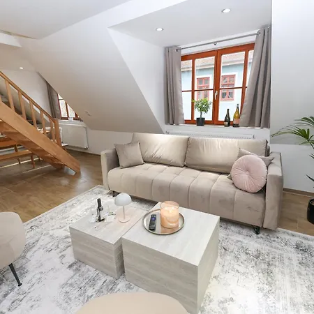 Weinquartier Weingarten Dachloft, 90 Qm, Altstadt, Kueche, 3 Schlafzimmer, Dachterrasse